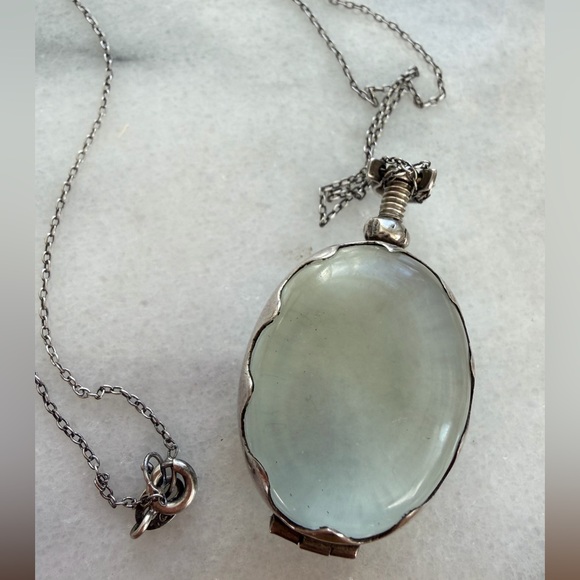 Sterling silver oval glass photo locket pendant and necklace - Picture 2 of 8